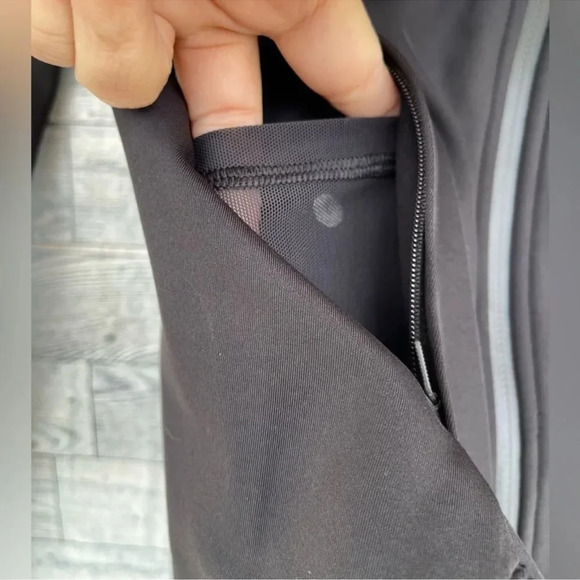 Lululemon Chill Going Strong Jacket size 4 - Picture 8 of 16